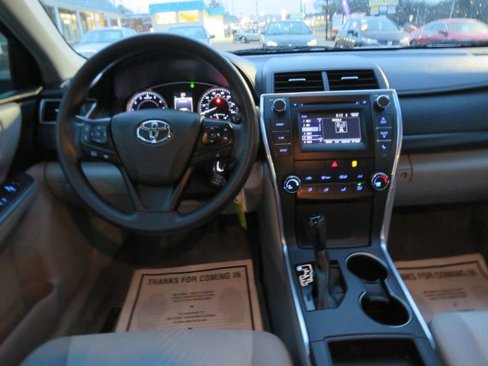 Used 2017 Toyota Camry LE image 23