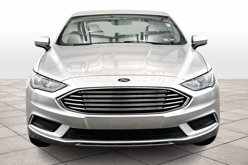 Used 2017 Ford Fusion SE w/ Fusion SE Technology Package image 4