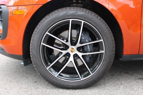 Certified 2024 Porsche Macan image 13