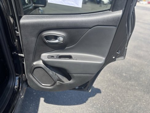 Used 2022 Jeep Renegade Altitude image 16