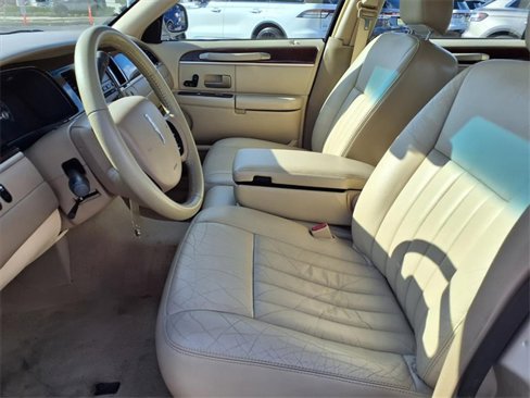 Used 2006 Lincoln Town Car Signature image 5