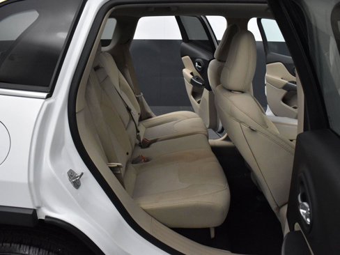 Used 2019 Jeep Cherokee Latitude w/ Popular Appearance Group image 28