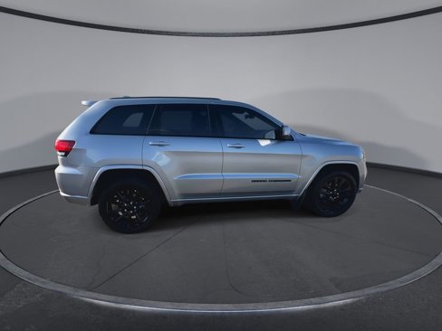 Used 2018 Jeep Grand Cherokee Altitude image 9