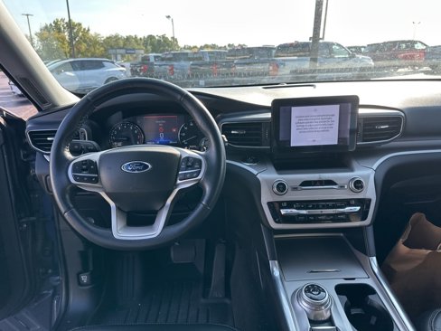 Used 2021 Ford Explorer XLT w/ Equipment Group 202A image 10