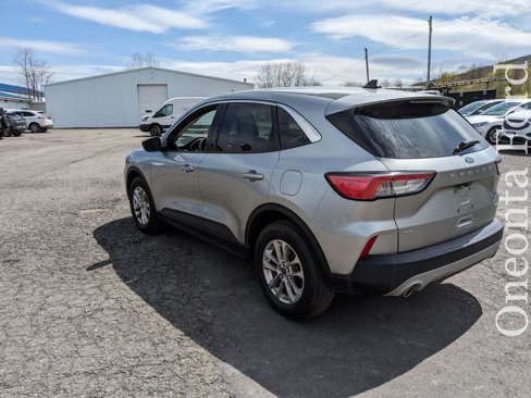 Used 2022 Ford Escape SE image 3