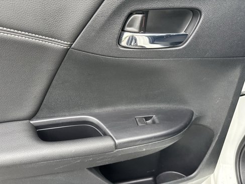 Used 2017 Honda Accord Sport image 32