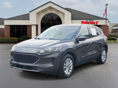 Used 2020 Ford Escape SE image 2