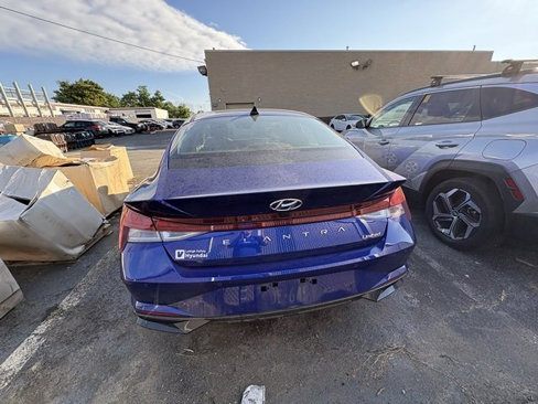 Certified 2023 Hyundai Elantra Limited w/ Preferred Accessory Package image 5