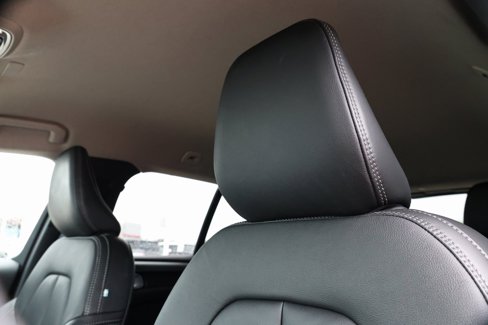 Used 2022 Volvo XC40 T5 Momentum image 15