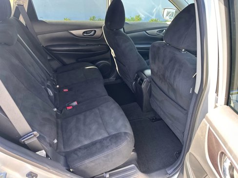 Used 2016 Nissan Rogue SV w/ SV Family Package image 19