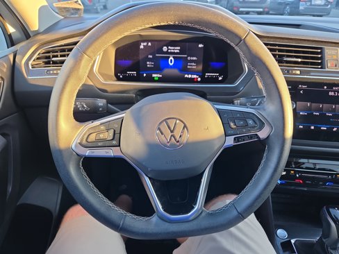 Used 2022 Volkswagen Tiguan SE image 17