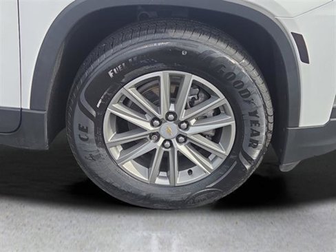 Used 2023 Chevrolet Traverse LT w/ Rear Camera Mirror Package image 4
