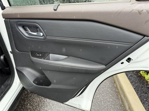 Certified 2022 Nissan Rogue SV w/ SV Premium Package image 33
