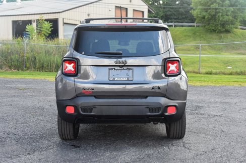 Used 2016 Jeep Renegade Latitude image 4