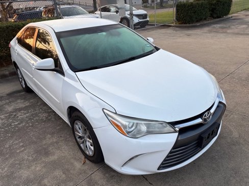 Used 2016 Toyota Camry LE image 2