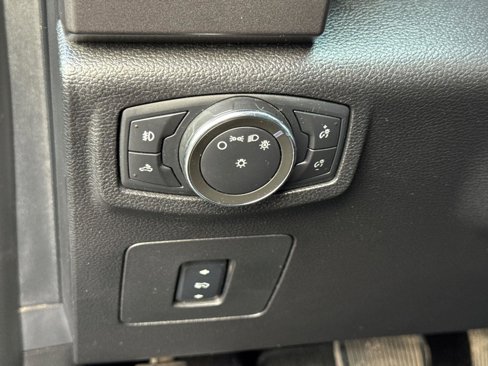 Used 2016 Ford F150 XLT w/ Equipment Group 302A Luxury image 29