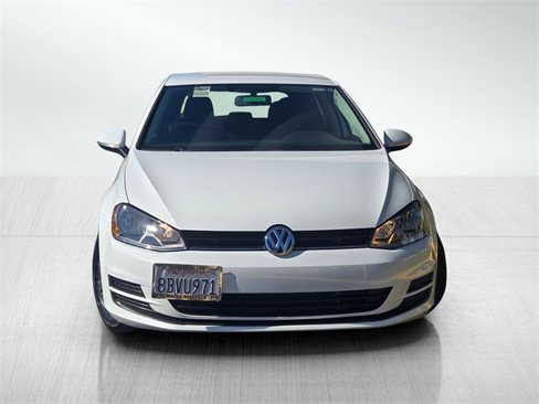 Used 2017 Volkswagen Golf S image 2