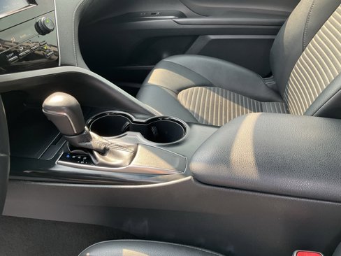 Used 2018 Toyota Camry SE image 10