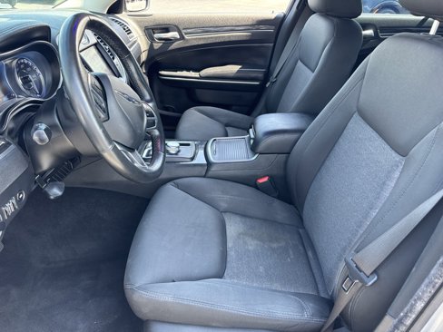 Used 2020 Chrysler 300 Touring image 18
