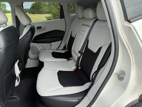Used 2017 Jeep Compass Latitude image 23