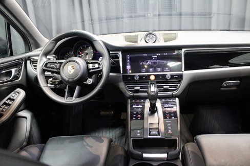 Certified 2024 Porsche Macan image 20