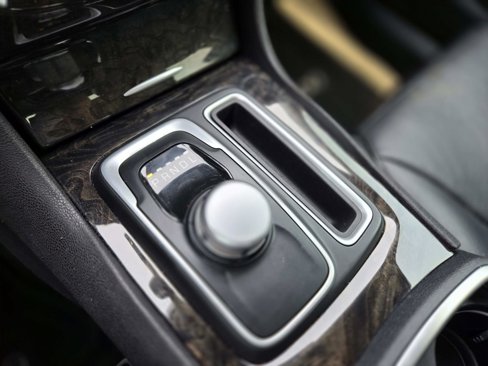 Used 2017 Chrysler 300 C image 33