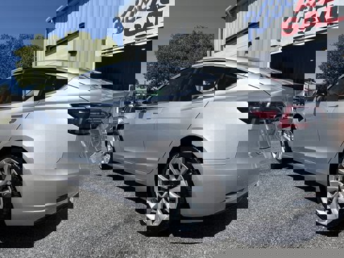 Used 2018 Tesla Model 3 Long Range image 9