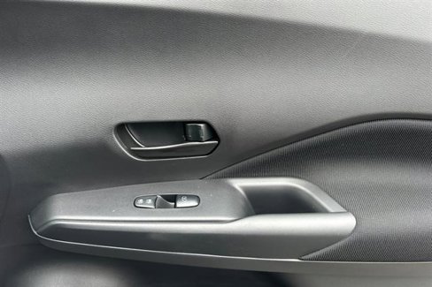 New 2025 Nissan Kicks Play S image 19