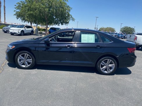 Certified 2022 Volkswagen Jetta SE image 4