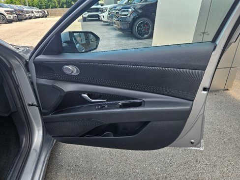 Used 2023 Hyundai Elantra SEL image 14