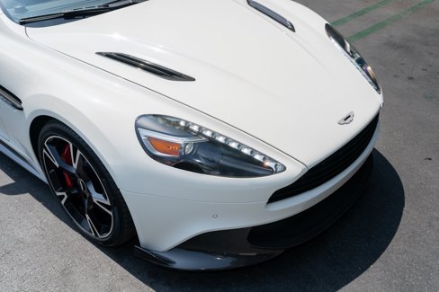 Used 2018 Aston Martin Vanquish S image 9