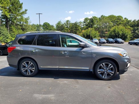 Used 2017 Nissan Pathfinder Platinum w/ Family Entertainment Package image 2