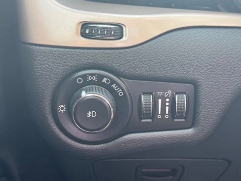 Certified 2016 Jeep Cherokee Limited image 38