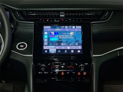 Used 2023 Jeep Grand Cherokee Altitude image 29