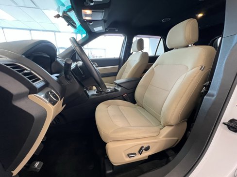 Used 2017 Ford Explorer XLT image 24