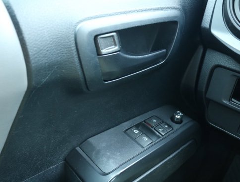 Used 2016 Toyota Tacoma SR image 15