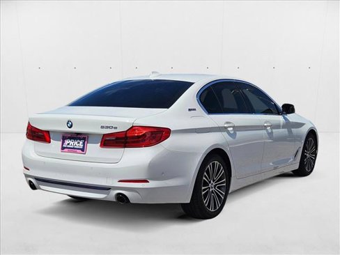 Used 2019 BMW 530e w/ Convenience Package image 5