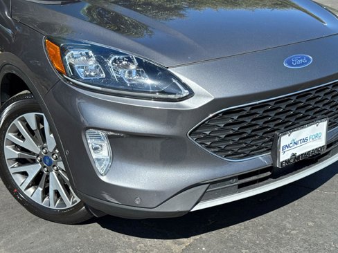 Used 2021 Ford Escape Titanium image 3