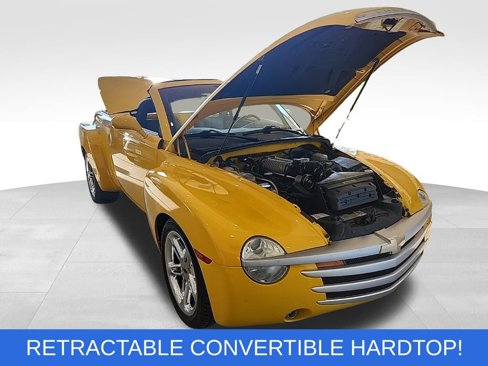 Used 2004 Chevrolet SSR w/ Preferred Equipment Group image 2
