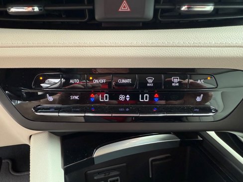 Certified 2021 Buick Envision Essence w/ Technology Package I image 24