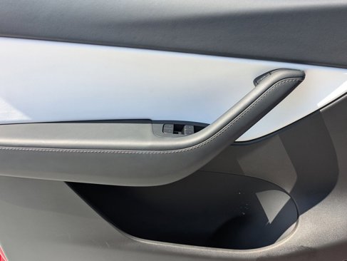 Used 2021 Tesla Model Y Long Range image 13