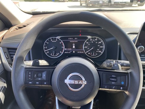 Used 2023 Nissan Rogue SV image 24