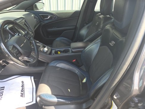 Used 2015 Chrysler 200 S image 18