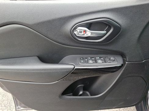 Used 2021 Jeep Cherokee Latitude Plus image 14