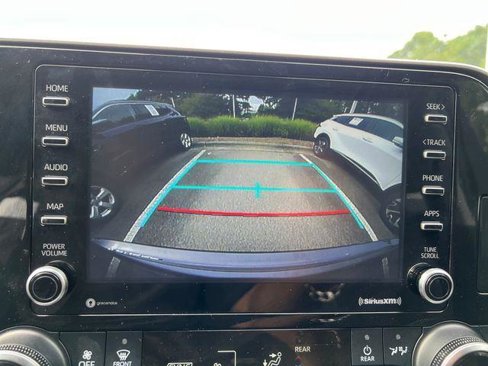 Used 2021 Toyota Highlander L image 21