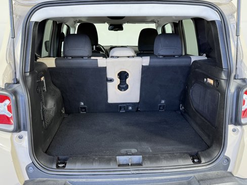 Used 2016 Jeep Renegade 75th Anniversary image 8