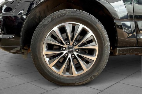 Used 2016 Lincoln Navigator L Select image 11