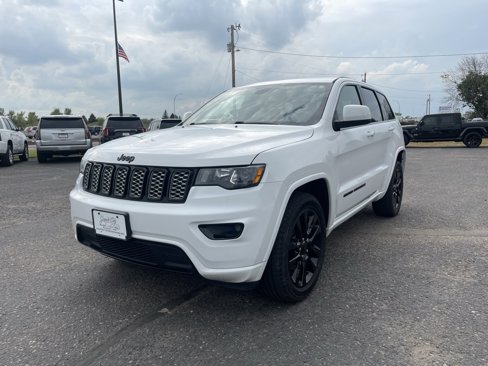 Used 2018 Jeep Grand Cherokee Altitude image 11