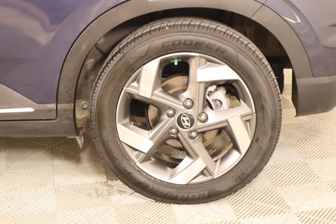 Used 2022 Hyundai Venue Limited image 19