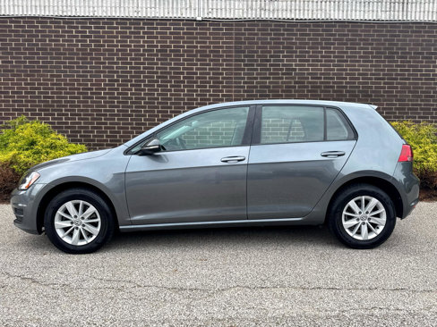 Used 2017 Volkswagen Golf S image 2